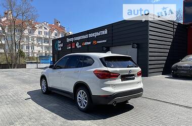 Позашляховик / Кросовер BMW X1 2018 в 