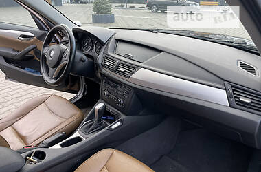 Позашляховик / Кросовер BMW X1 2010 в 