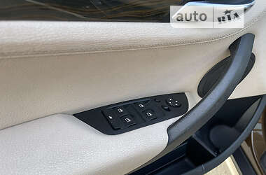 Позашляховик / Кросовер BMW X1 2010 в 