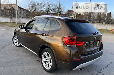 Позашляховик / Кросовер BMW X1 2010 в 
