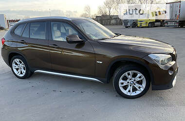 Позашляховик / Кросовер BMW X1 2010 в 