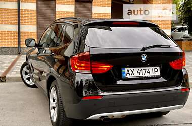 Внедорожник / Кроссовер BMW X1 2012 в 