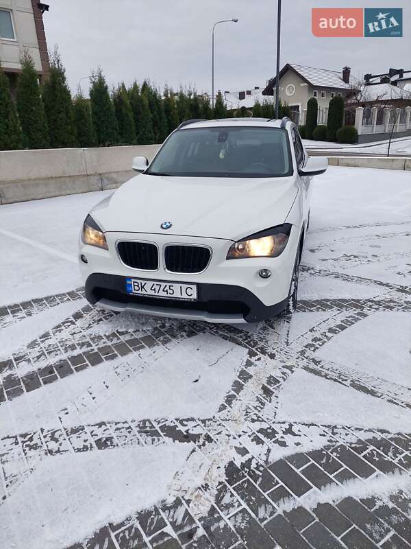 Позашляховик / Кросовер BMW X1 2010 в 