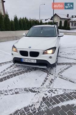 Позашляховик / Кросовер BMW X1 2010 в 