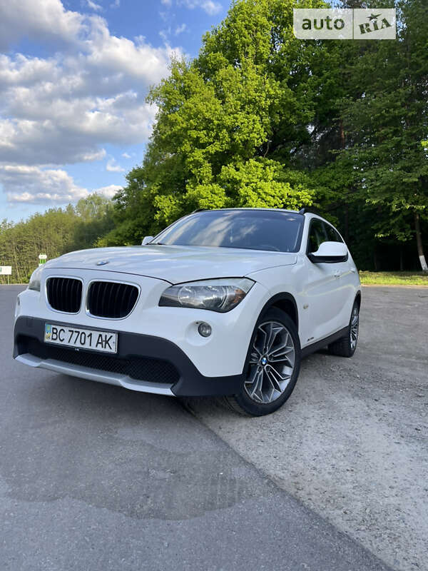 Внедорожник / Кроссовер BMW X1 2011 в Самборе