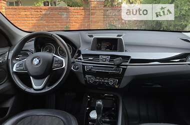 Позашляховик / Кросовер BMW X1 2017 в 