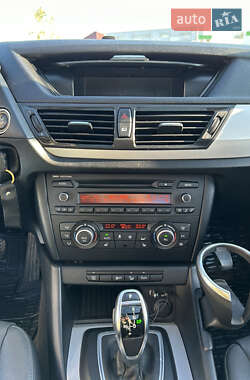 Позашляховик / Кросовер BMW X1 2014 в 
