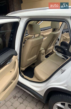 Позашляховик / Кросовер BMW X1 2011 в 