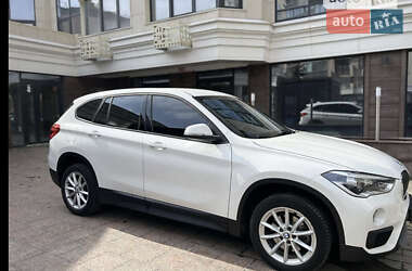 Внедорожник / Кроссовер BMW X1 2017 в 