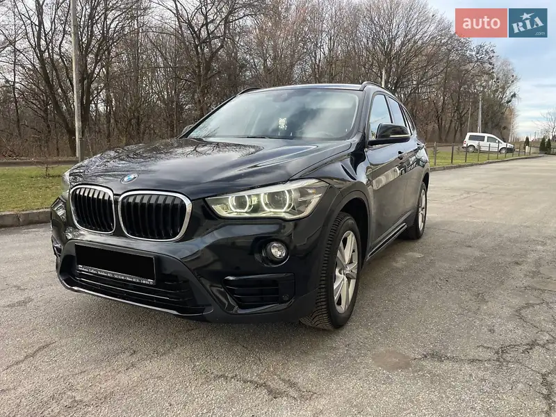 Позашляховик / Кросовер BMW X1 2018 в 