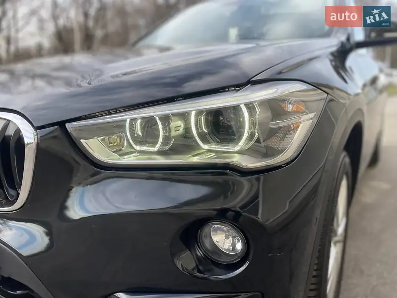 Позашляховик / Кросовер BMW X1 2018 в 