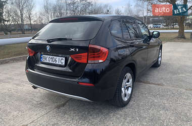 Внедорожник / Кроссовер BMW X1 2010 в Вараше