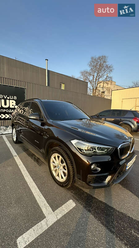Внедорожник / Кроссовер BMW X1 2016 в Киеве