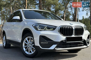 Позашляховик / Кросовер BMW X1 2022 в 
