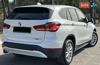 Позашляховик / Кросовер BMW X1 2022 в 