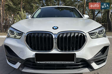 Позашляховик / Кросовер BMW X1 2022 в 