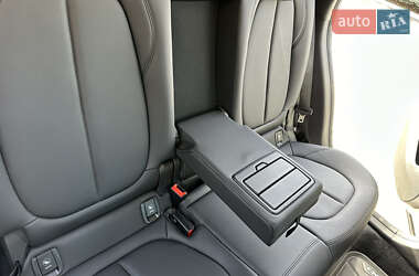 Позашляховик / Кросовер BMW X1 2022 в 