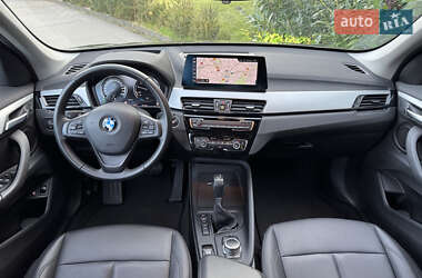 Позашляховик / Кросовер BMW X1 2021 в 