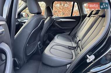 Позашляховик / Кросовер BMW X1 2021 в 