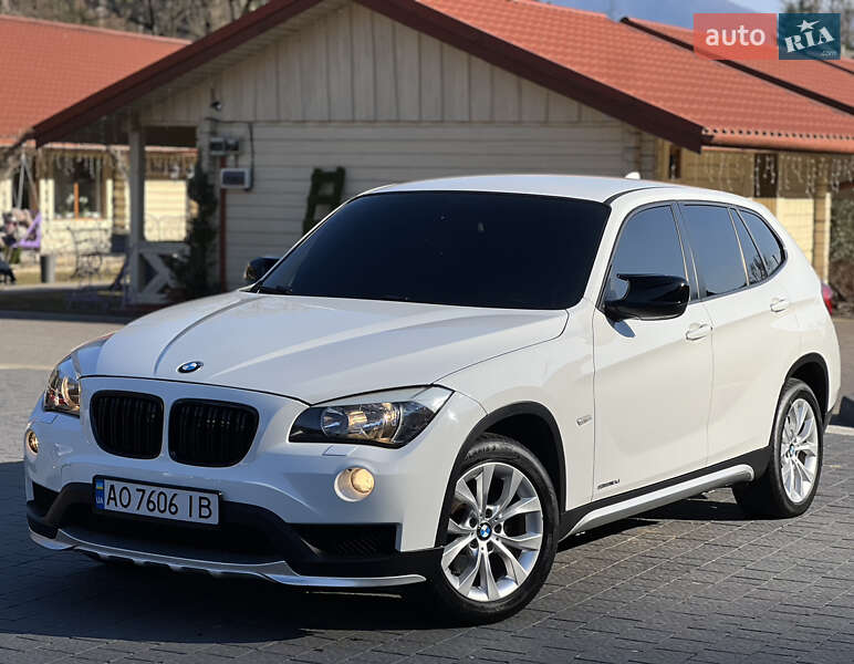 Позашляховик / Кросовер BMW X1 2010 в 