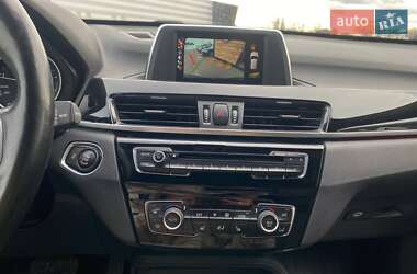 Позашляховик / Кросовер BMW X1 2017 в 