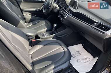 Позашляховик / Кросовер BMW X1 2017 в 