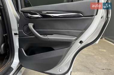 Позашляховик / Кросовер BMW X1 2017 в 