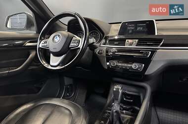 Позашляховик / Кросовер BMW X1 2017 в 