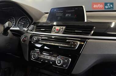 Позашляховик / Кросовер BMW X1 2017 в 