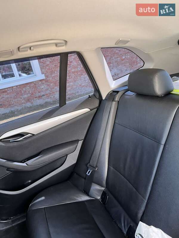 Внедорожник / Кроссовер BMW X1 2010 в Новояворовске