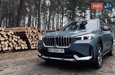 Позашляховик / Кросовер BMW X1 2022 в 