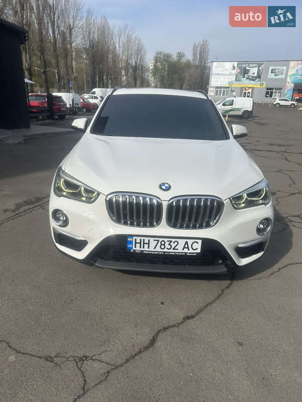 Внедорожник / Кроссовер BMW X1 2017 в 