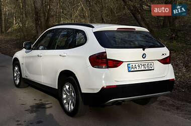 Позашляховик / Кросовер BMW X1 2011 в 