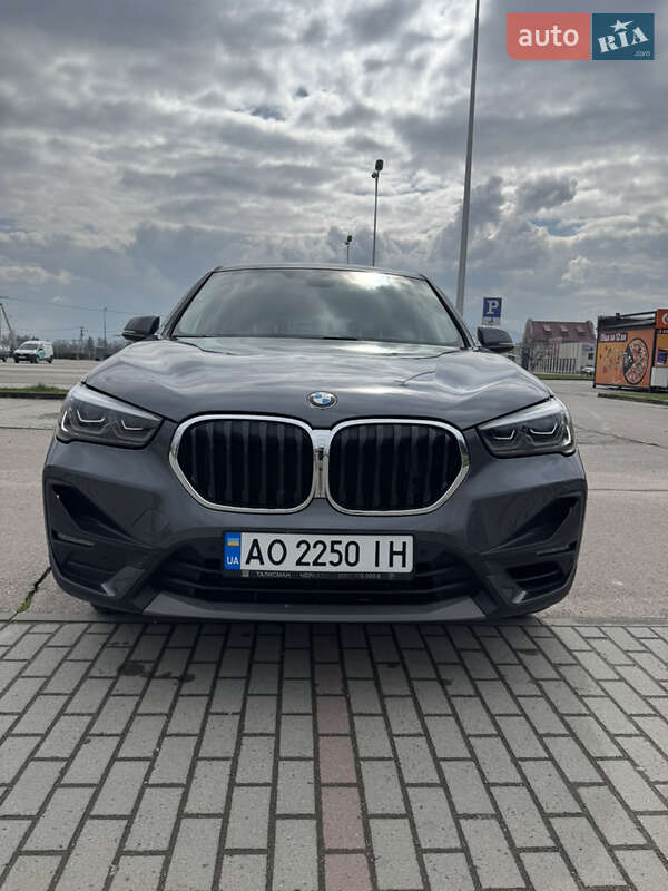 Внедорожник / Кроссовер BMW X1 2022 в 
