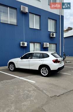 Внедорожник / Кроссовер BMW X1 2012 в 