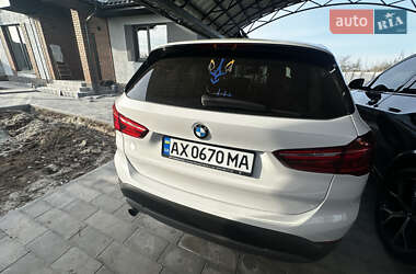 Позашляховик / Кросовер BMW X1 2016 в 