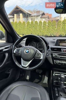 Внедорожник / Кроссовер BMW X1 2015 в 