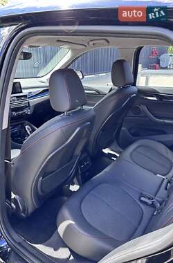 Позашляховик / Кросовер BMW X1 2019 в 