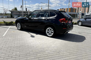 Позашляховик / Кросовер BMW X1 2014 в 