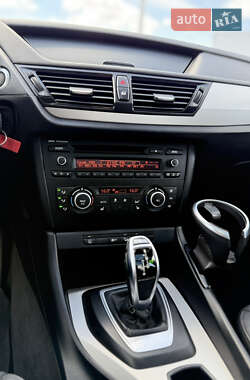 Позашляховик / Кросовер BMW X1 2014 в 