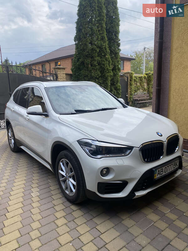 Внедорожник / Кроссовер BMW X1 2015 в 