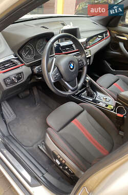 Внедорожник / Кроссовер BMW X1 2015 в 