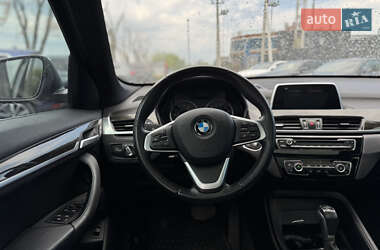 Внедорожник / Кроссовер BMW X1 2017 в 