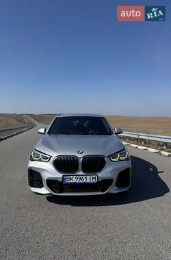 Внедорожник / Кроссовер BMW X1 2020 в 