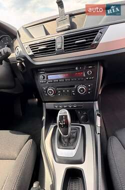 Позашляховик / Кросовер BMW X1 2015 в 