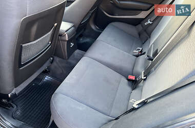 Позашляховик / Кросовер BMW X1 2011 в 