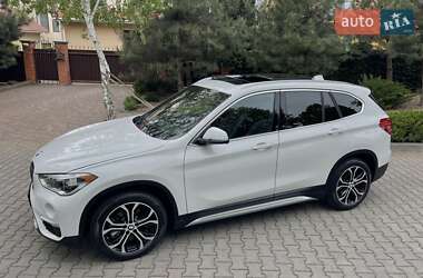 Позашляховик / Кросовер BMW X1 2019 в 