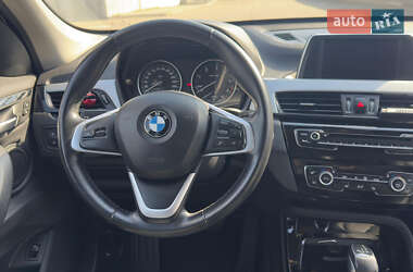 Позашляховик / Кросовер BMW X1 2018 в 