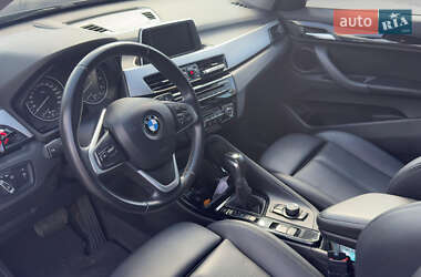 Позашляховик / Кросовер BMW X1 2018 в 