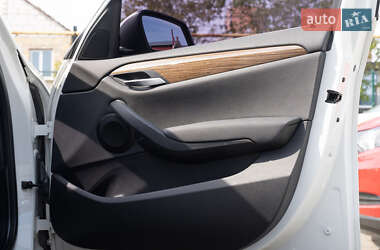 Позашляховик / Кросовер BMW X1 2013 в 